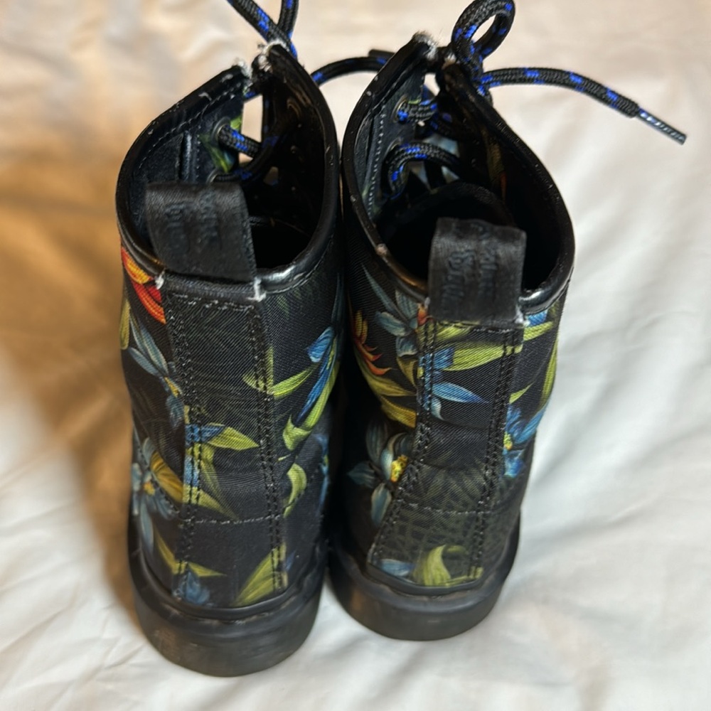 Dr. Martens Castel Floral Lace-up Ankle Boots Women’s Size 7 - Picture 3 of 11